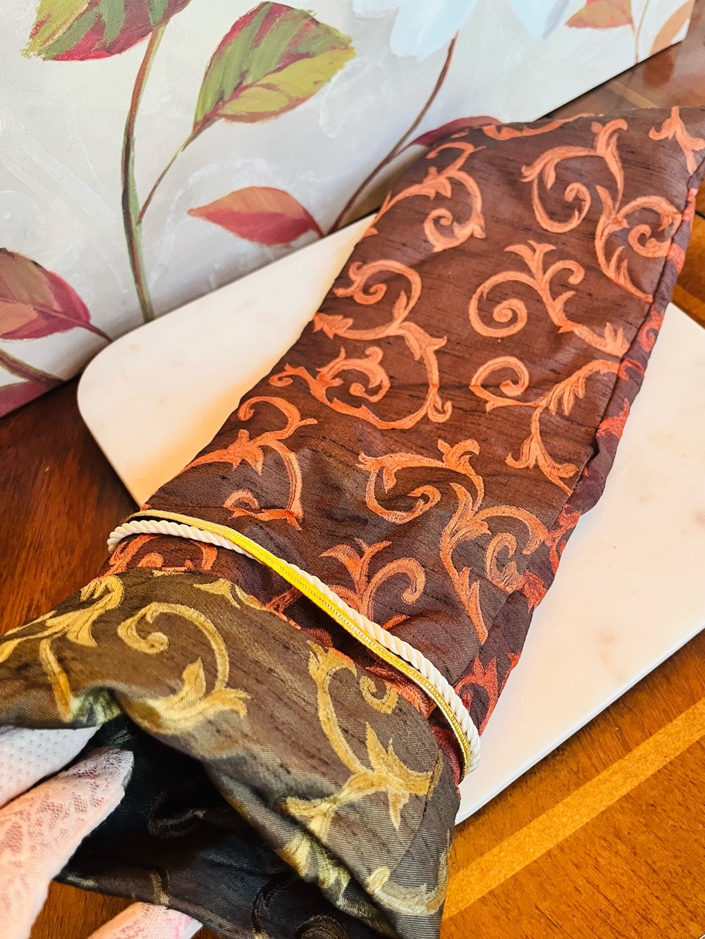 Silk-Like Brocade Wine Bottle Gift Pouch w/Embroidery & Drawstring (Like New) - Picture 8 of 11
